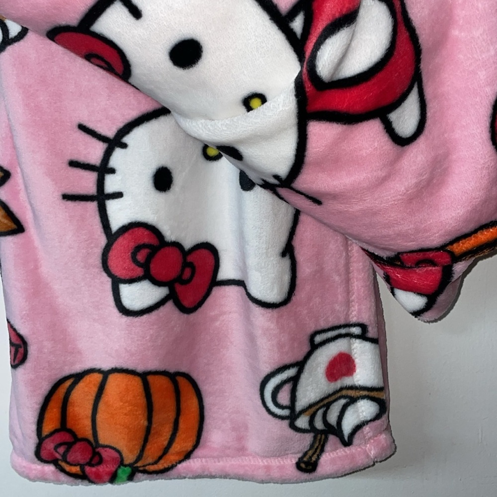 Hello Kitty Fall plush throw blanket - Picture 3 of 3